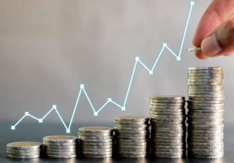 aesthetic doctor marketing with increasing revenue graph